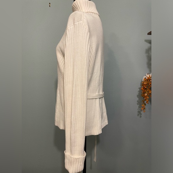 Winter White Belted Turtleneck Sweater - Large - Picture 5 of 13